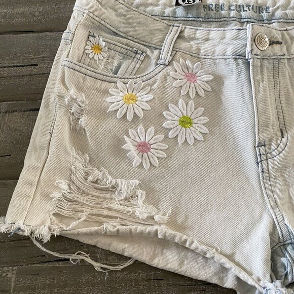 Free Culture Denim Shorts Womens Size 13 Junior’s Light Wash Mid Rise Distressed - Picture 2 of 10